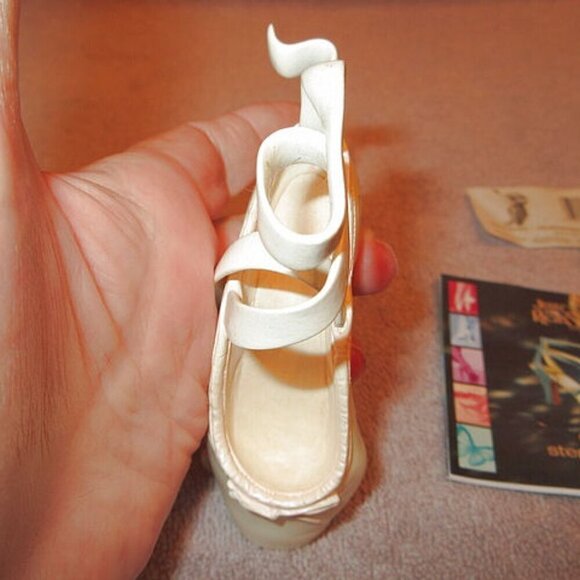 Raine EN POINTE Champagne BALLET SHOE Ballerina COLLECTIBLE Signed VINTAGE 25239 - Picture 6 of 11